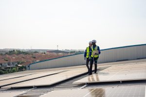 Rehabilitación de cubiertas industriales: ¿cuándo es mejor reparar y cuándo sustituir